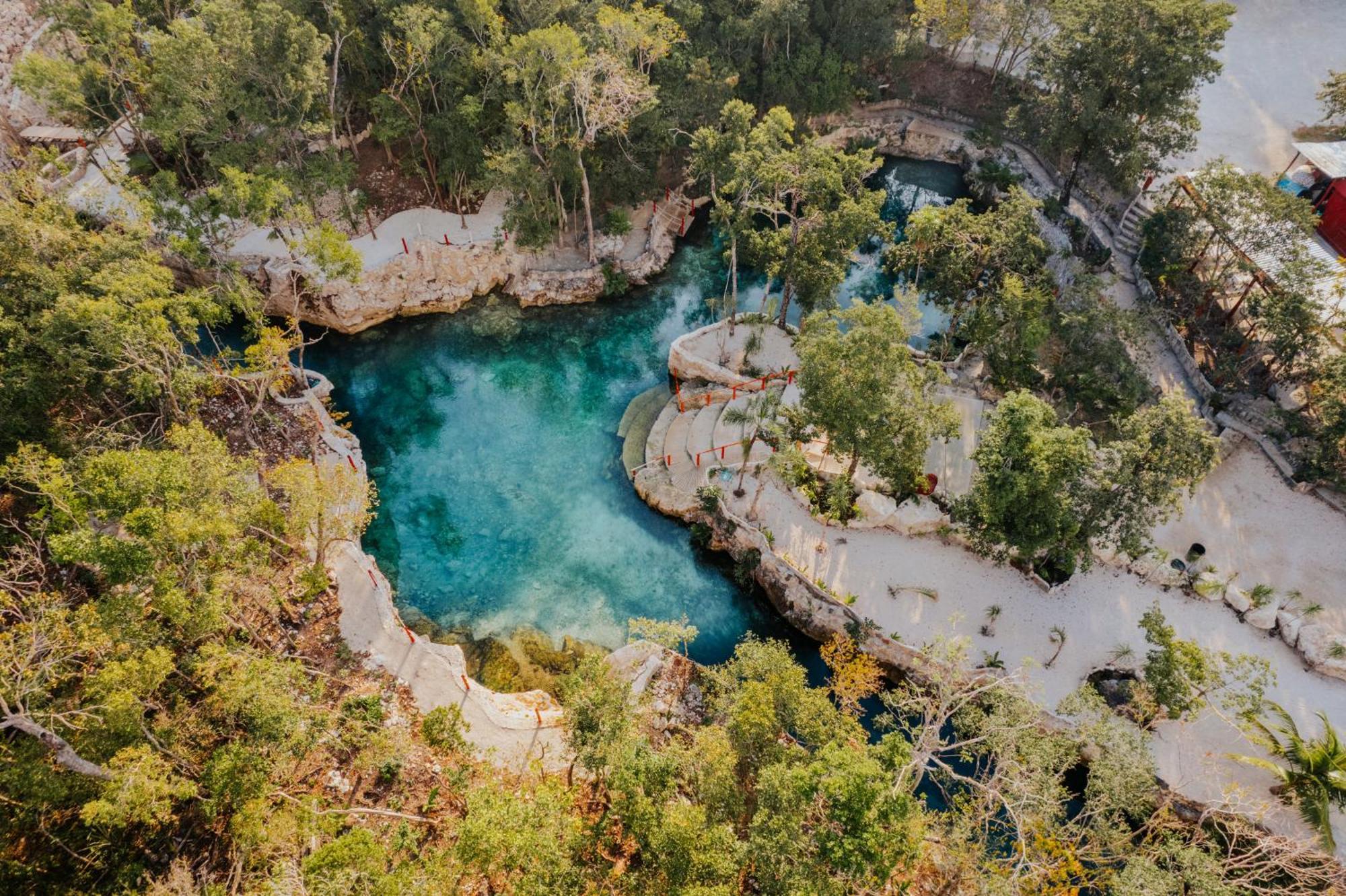 Hotel Casa Tortuga Tulum - Cenotes Park Inclusive Eksteriør bilde Aerial view of the Blue Lagoon